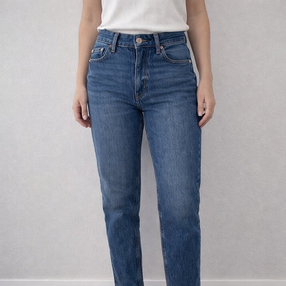 *Zara Mom's Fit NWT Straight Leg Jeans (US 0/ UK 32)